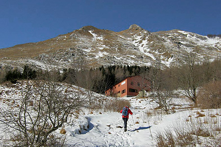  il Corchia con la neve visto dal Rifugio Del Freo.