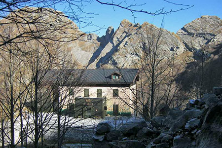 rifugio Orto di Donna in inverno