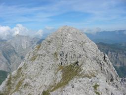 il Pizzo visto dalla quota 1750. Sulla sx il Monte Sumbra.