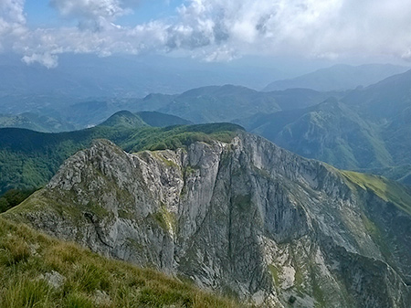 la parte sud vista scendendo dalla vetta del Sumbra