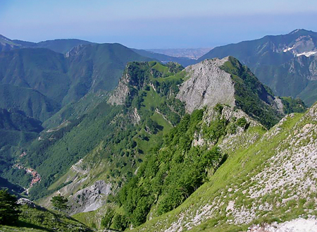 Il Monte Castagnolo visto dalla lizza Silvia